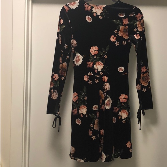 ♥️ TOPSHOP DRESS♥️ - Picture 2 of 6